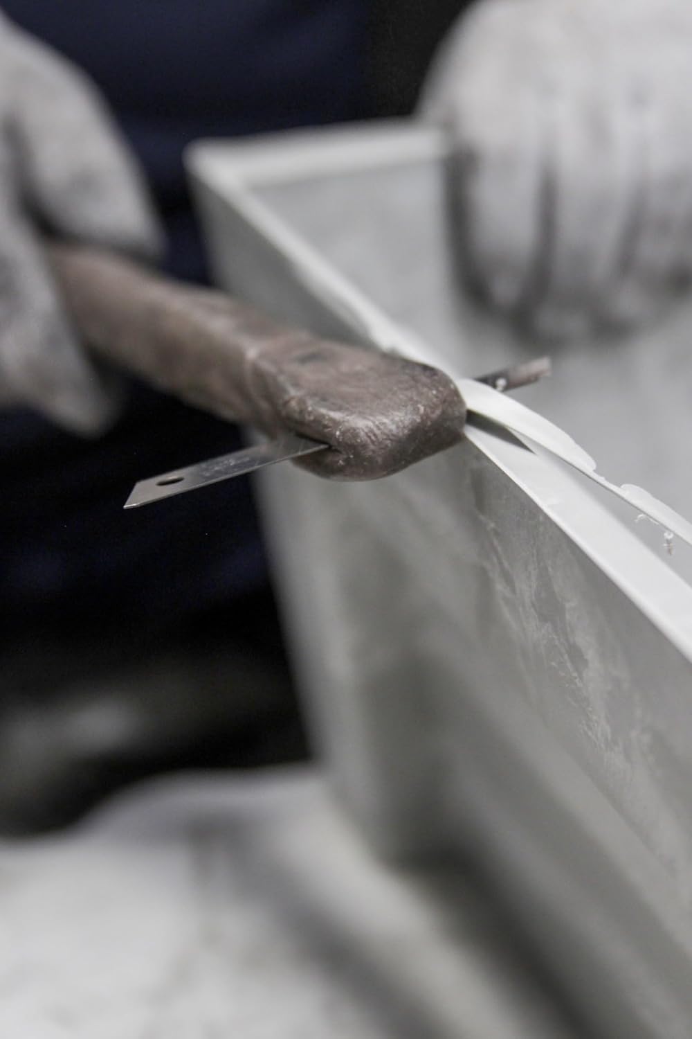 Ecopots Bruges Durable Modern Rectangular Indoor/Outdoor Recycled-Based Composite Flower Pot Planter, White Grey, 17.75"