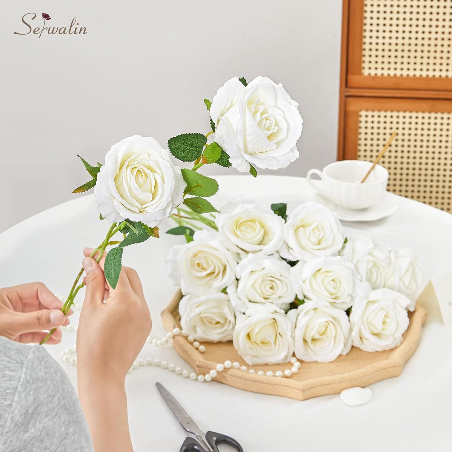 Serwalin 30PCS Artificial White Roses, Fake Silk Roses with Long Stems, Realistic Roses Flowers for Wedding Centerpieces Bridal Bouquet Party Home Office Decor