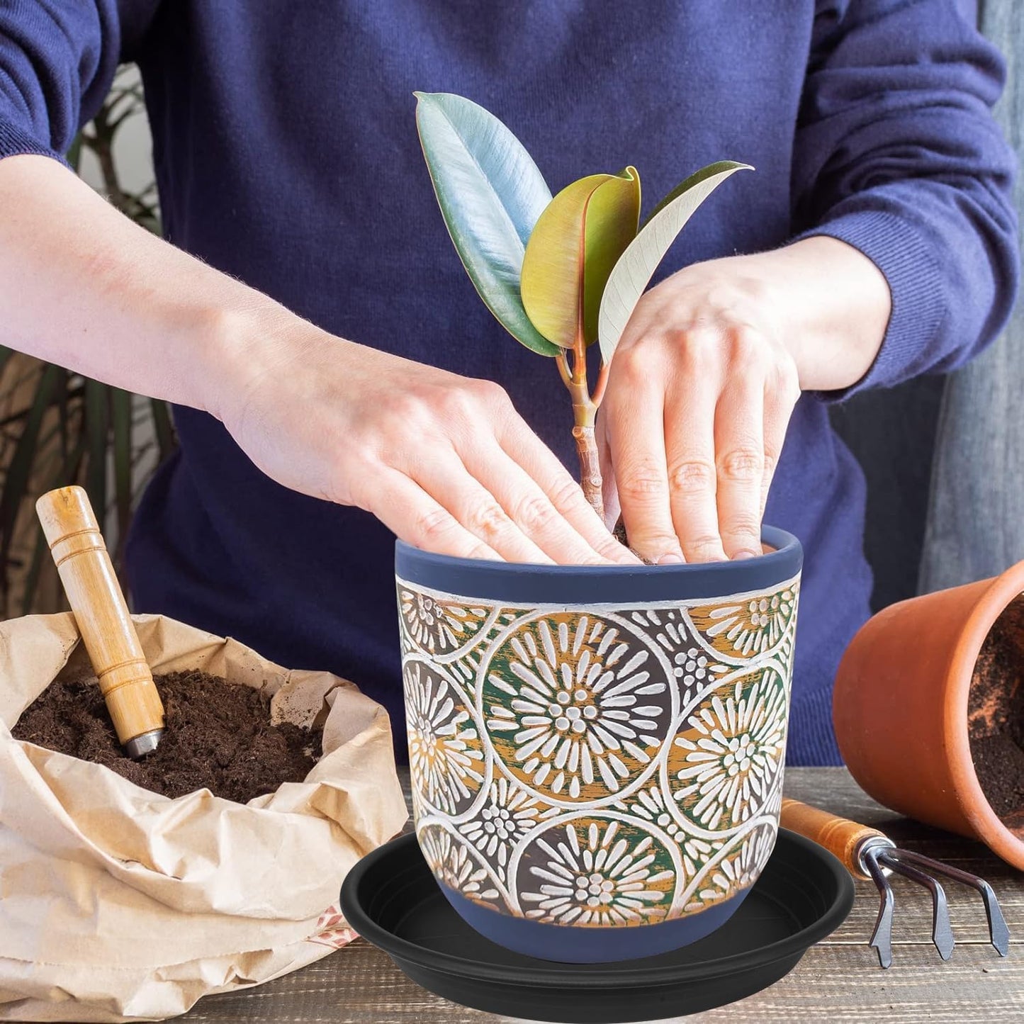 2 Pack of Plant Saucer 12 inch, 12 inch Plastic Plant Drip Trays, Heavy Duty Plant Trays for Indoors no Holes, Plant Water Tray for Planters (Black)