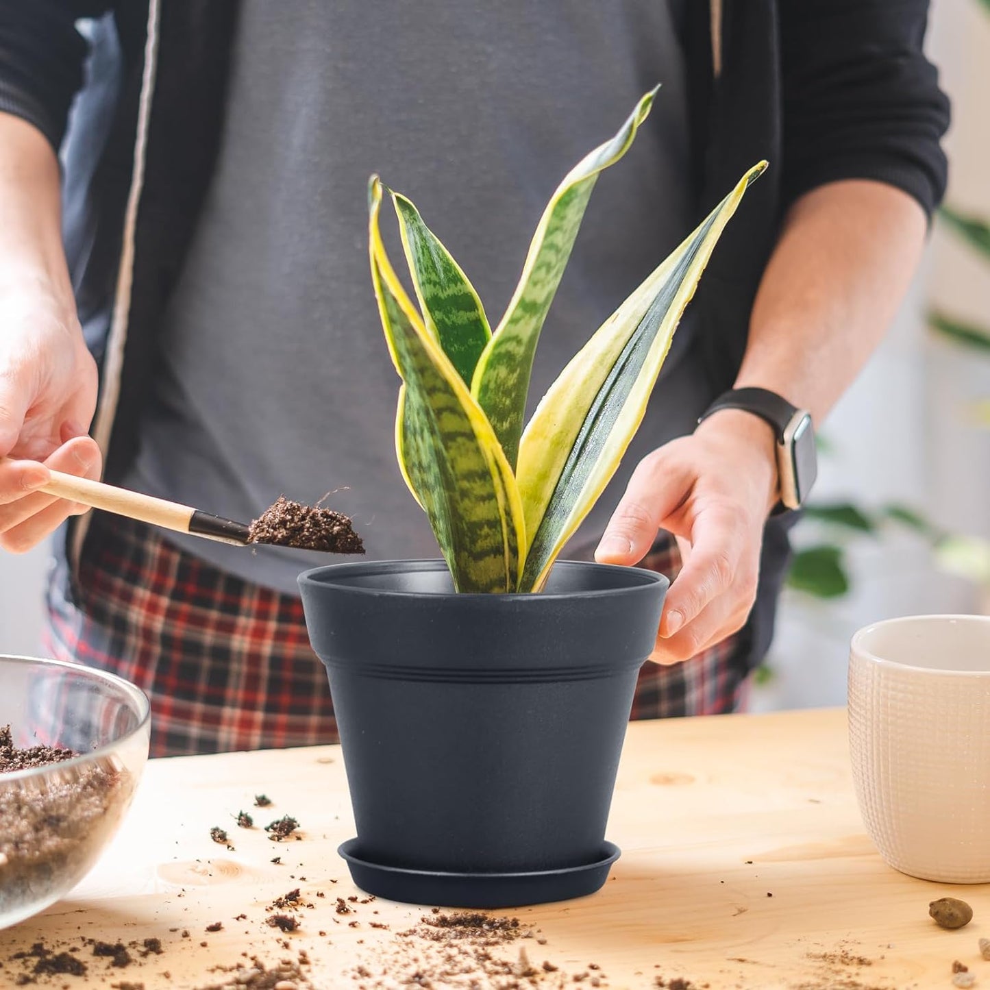 4 inch Small Plastic Nursery Pots, Seedling Pots - 16 Pack Plant Pots for Indoor & Outdoor Plants, Decorative Flower Pots with Drainage Holes and Saucers, Black