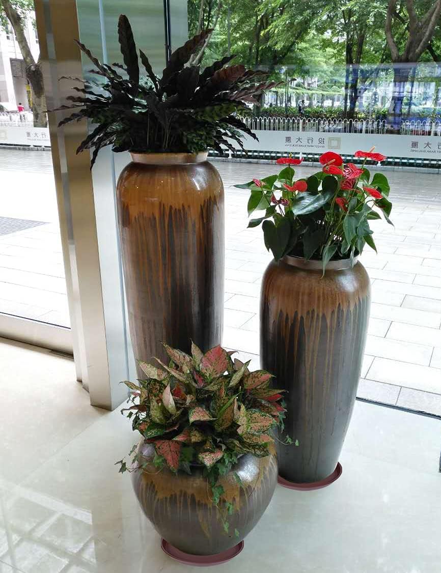 4 Pack of 18 19 inch Plant Saucer Drip Tray (16.6 inch Base), Heavy Duty Large Deep Plant Saucers for Pots, Bird Bath Bowls, Plastic Planter Water Trays for Indoors Outdoor (18", Chocolate)