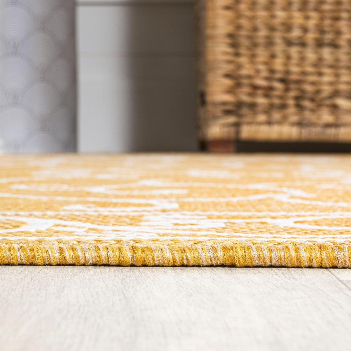 JONATHAN Y SMB106L-4 Charleston Vintage Filigree Textured Weave Indoor Outdoor Area Rug, Classic Traditional Easy-Cleaning,Bedroom,Kitchen,Backyard,Patio,Non Shedding, 4 X 6, Yellow/Cream