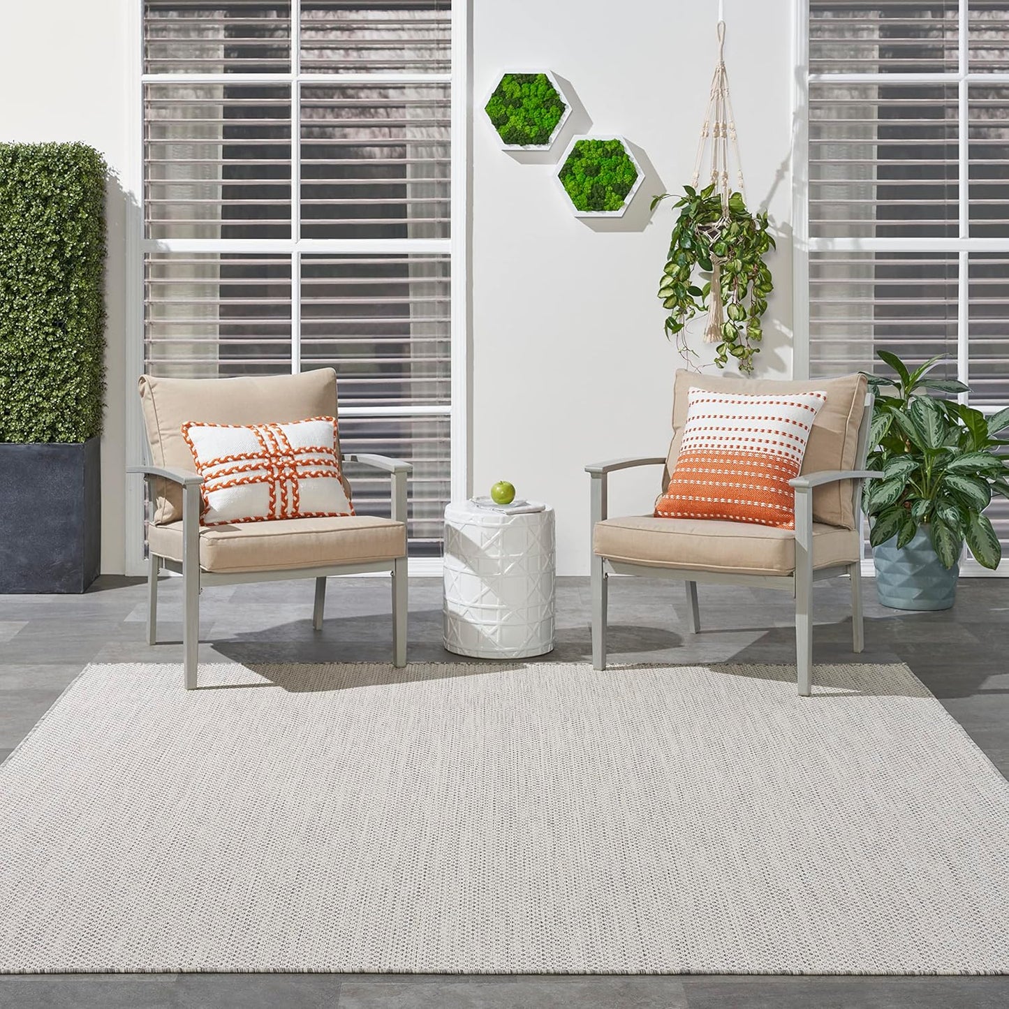 Nourison Home Courtyard 8' x Square Ivory Silver Fabric Modern Area Rug (8' Square)