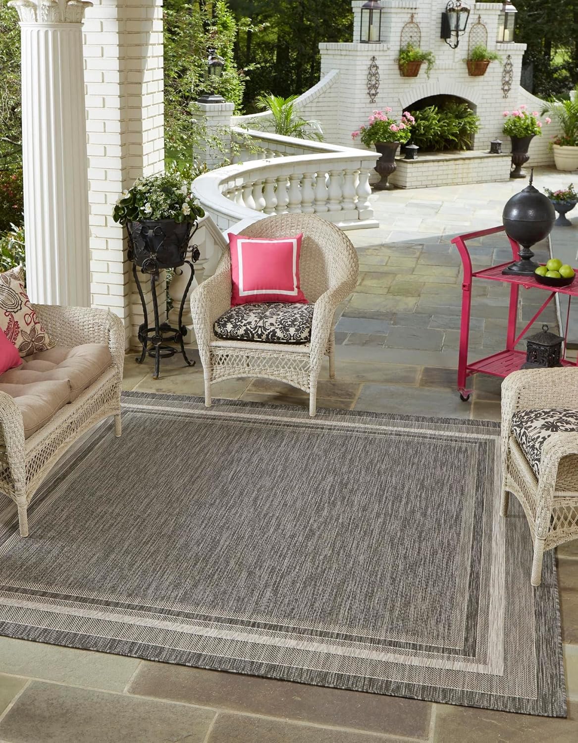 Unique Loom Outdoor Border Collection Area Rug - Soft Border (7' 10" Square, Black/ Ivory)