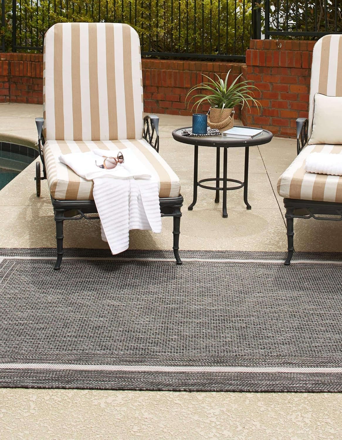 Unique Loom Outdoor Border Collection Area Rug - Soft Border (2' x 3' 1" Rectangle, Black/ Ivory)