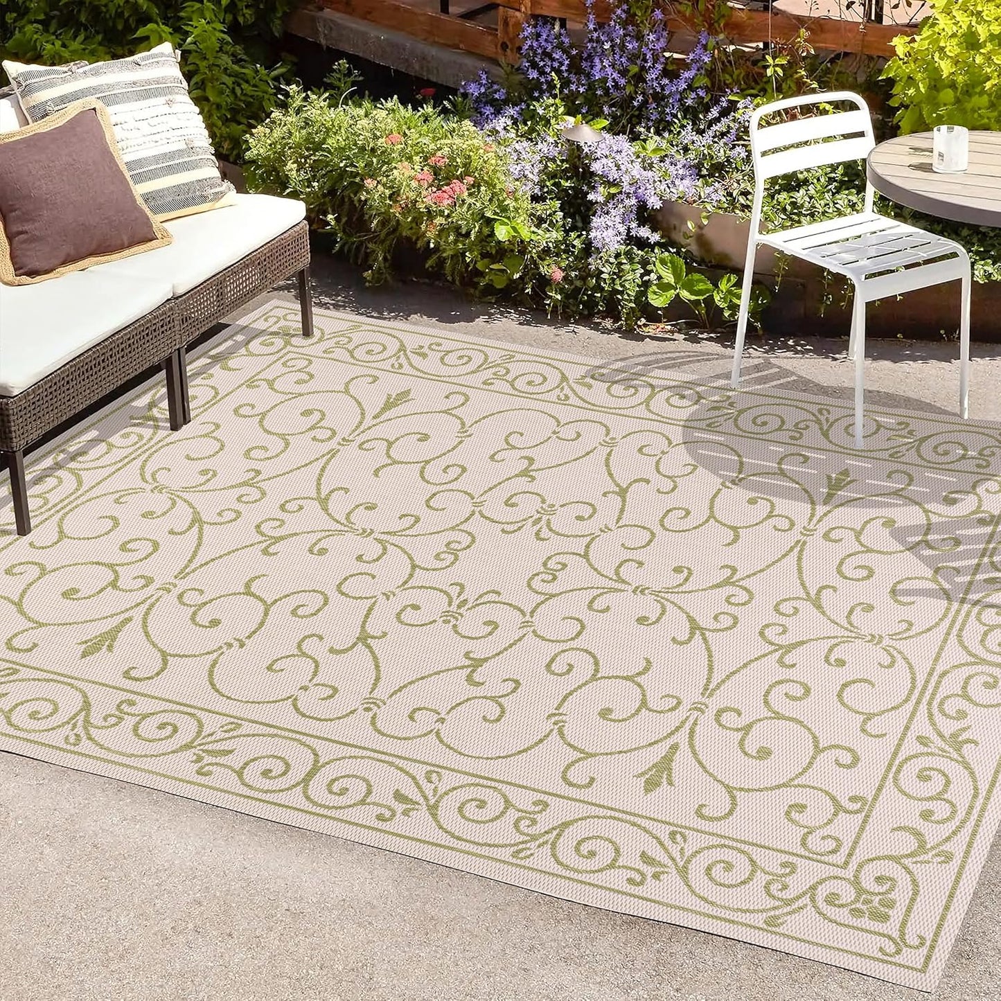 JONATHAN Y SMB106I-4 Charleston Vintage Filigree Textured Weave Indoor Outdoor Area Rug, Coastal,Traditional,Transitional Easy Clean,Bedroom,Kitchen,Backyard,Patio, Non-Shed, Cream/Green, 4 X 6