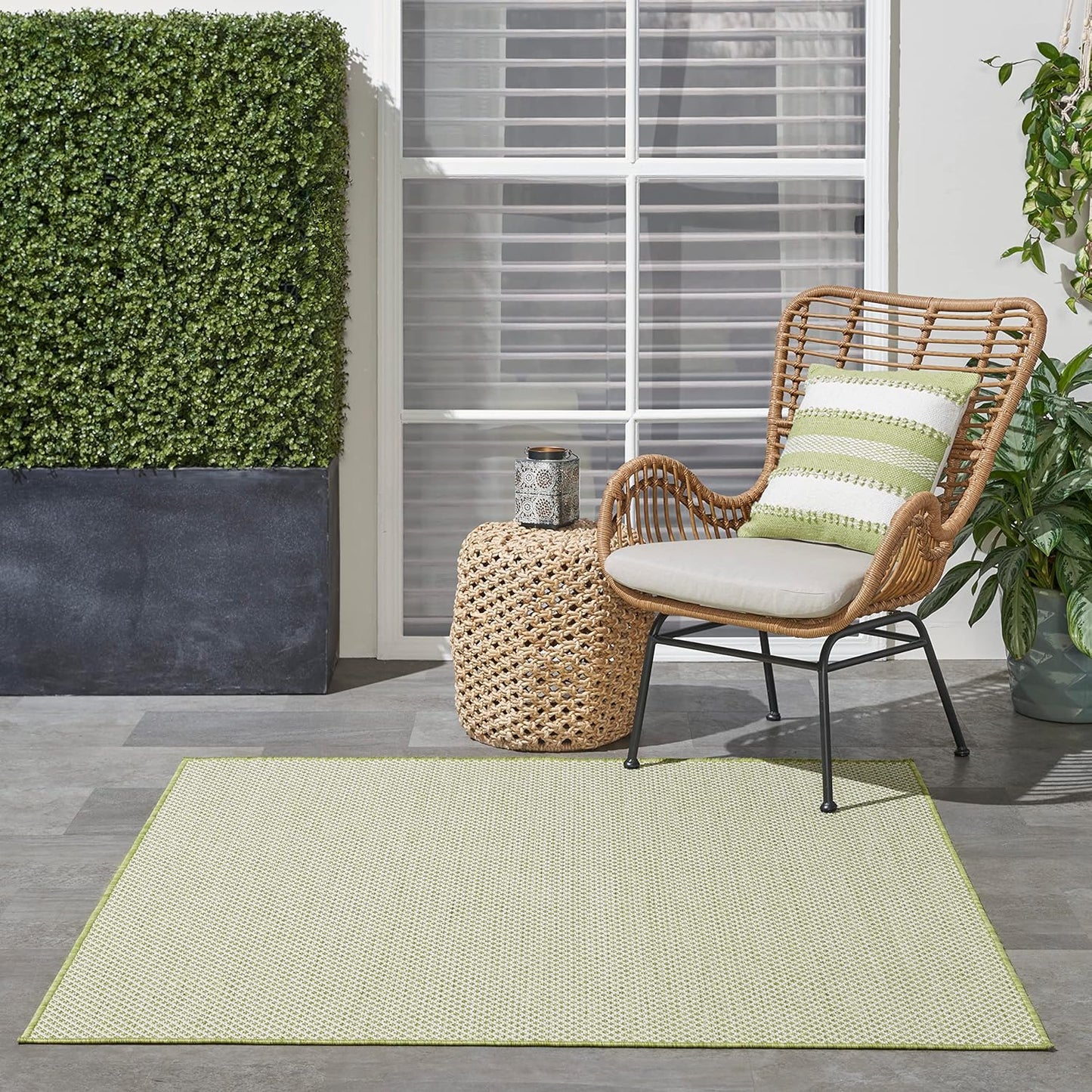Nourison Home Courtyard 4' x Square Ivory Green Fabric Modern Area Rug (4' Square)
